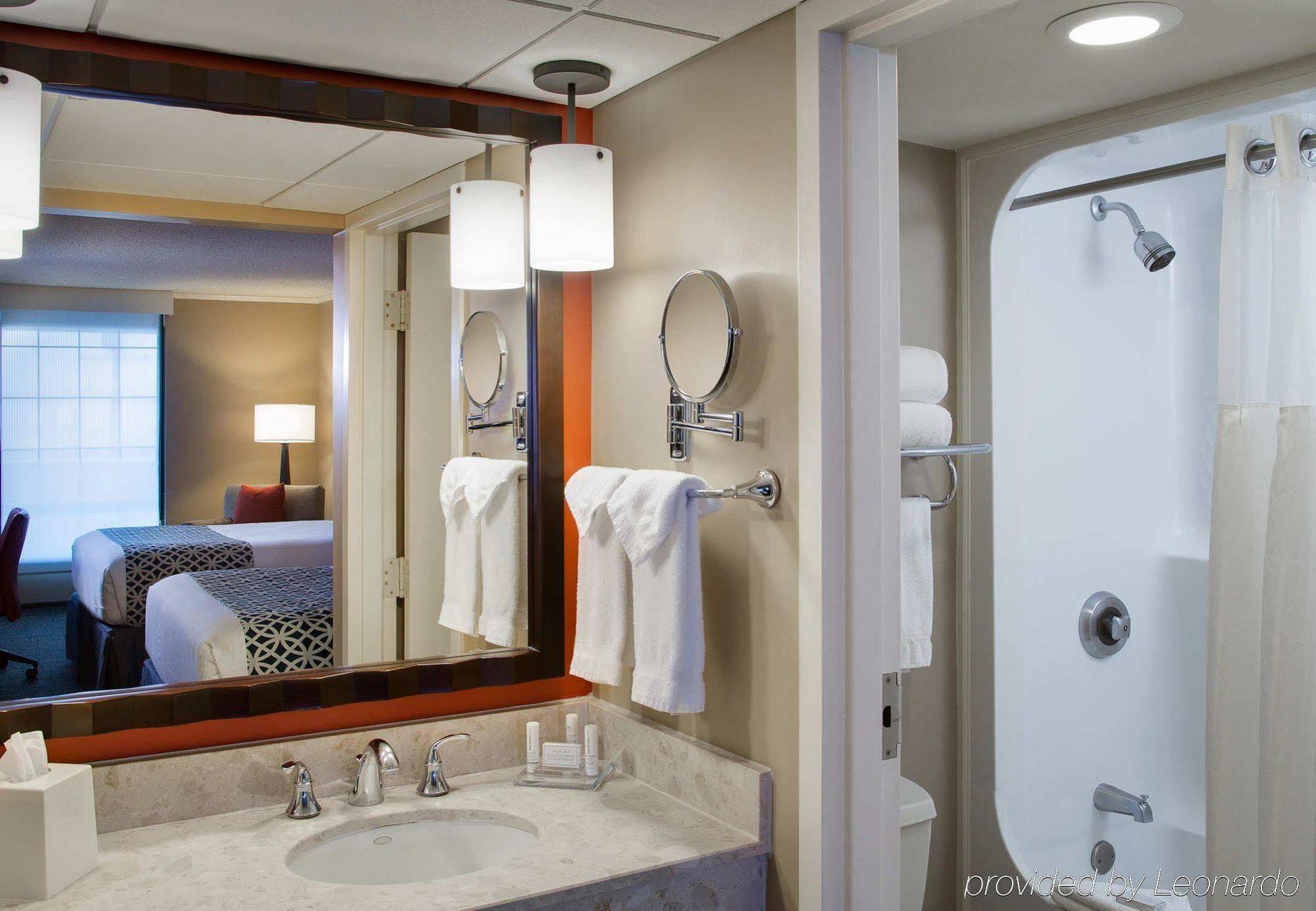 The At Opryland, A Gaylord 3*